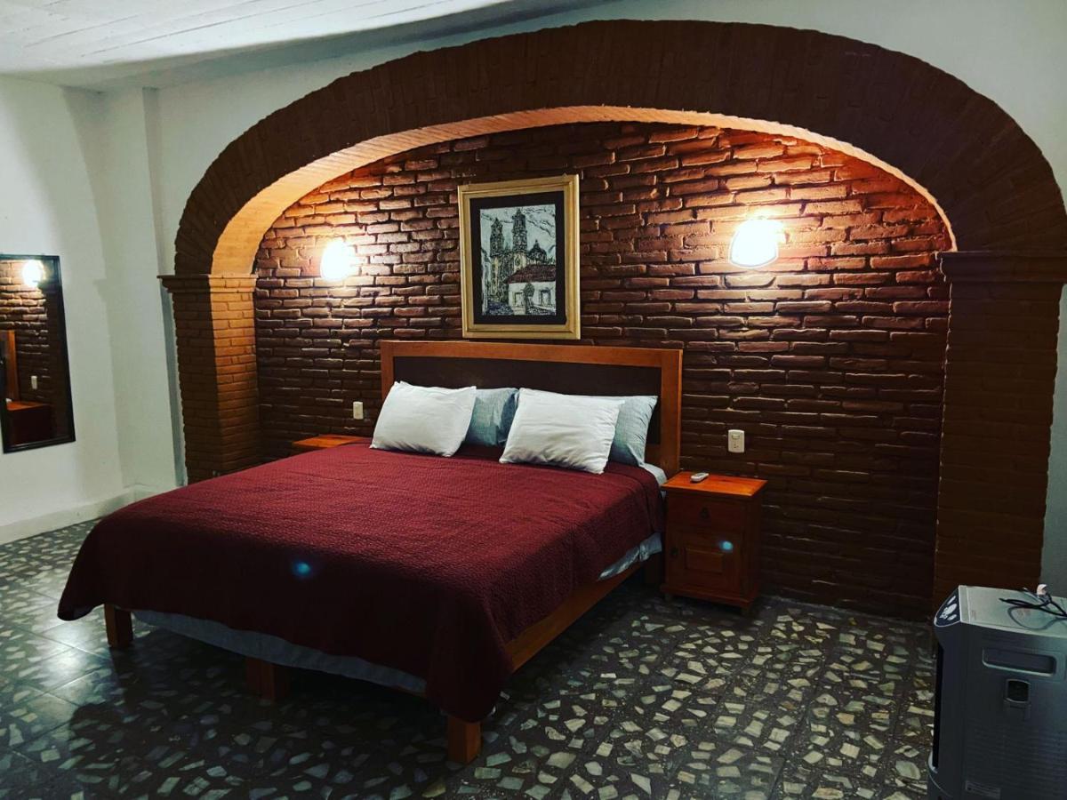 El Gran Toril Hotel Taxco de Alarcon Exterior photo